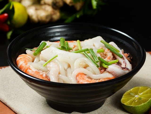 Najpopularniejsze danie kuchni wietnamskiej – pyszna zupa Pho.